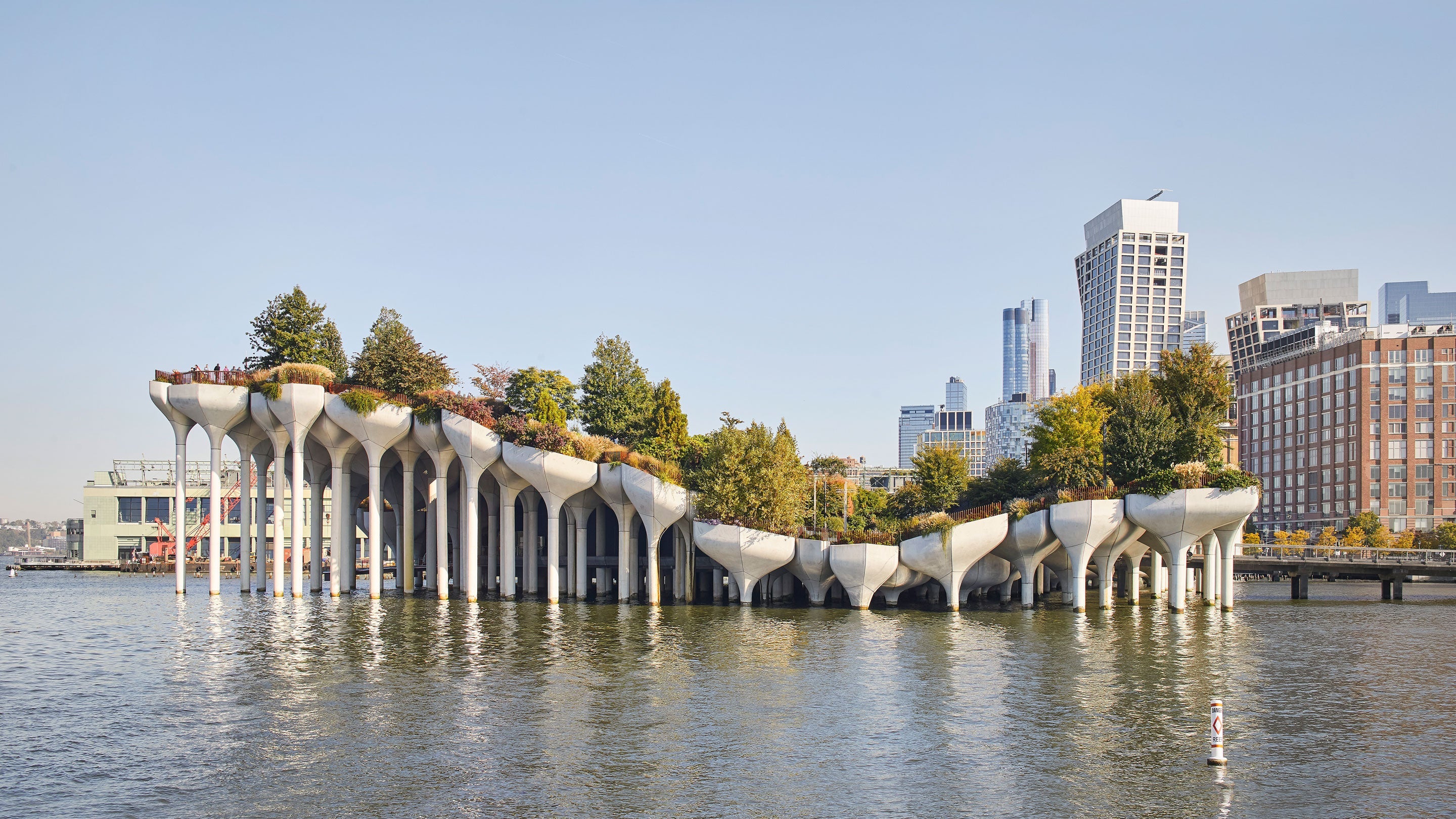 How do you Make Public Space on a River?