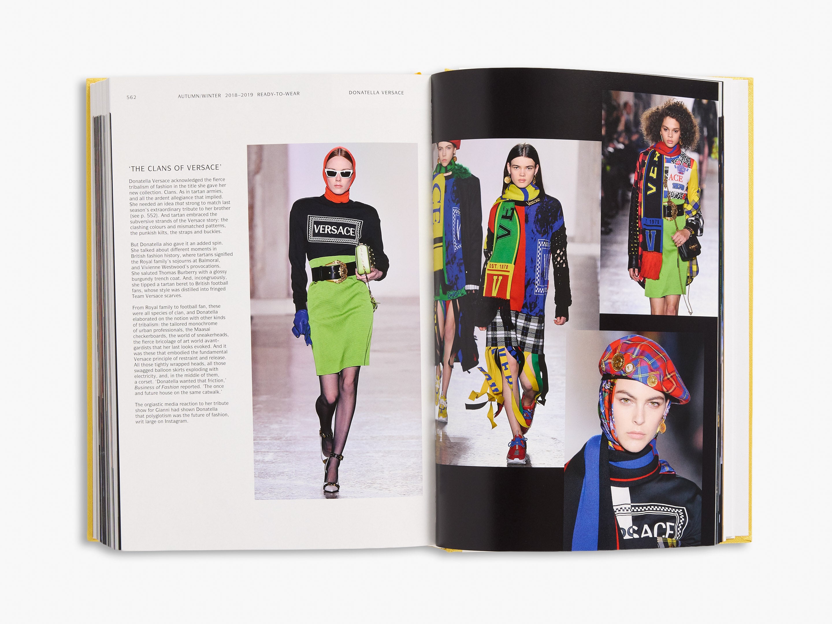 アート・デザイン・音楽 Versace catwalk lookbook Versace Catwalk (Signed Copy) (Catwalk)