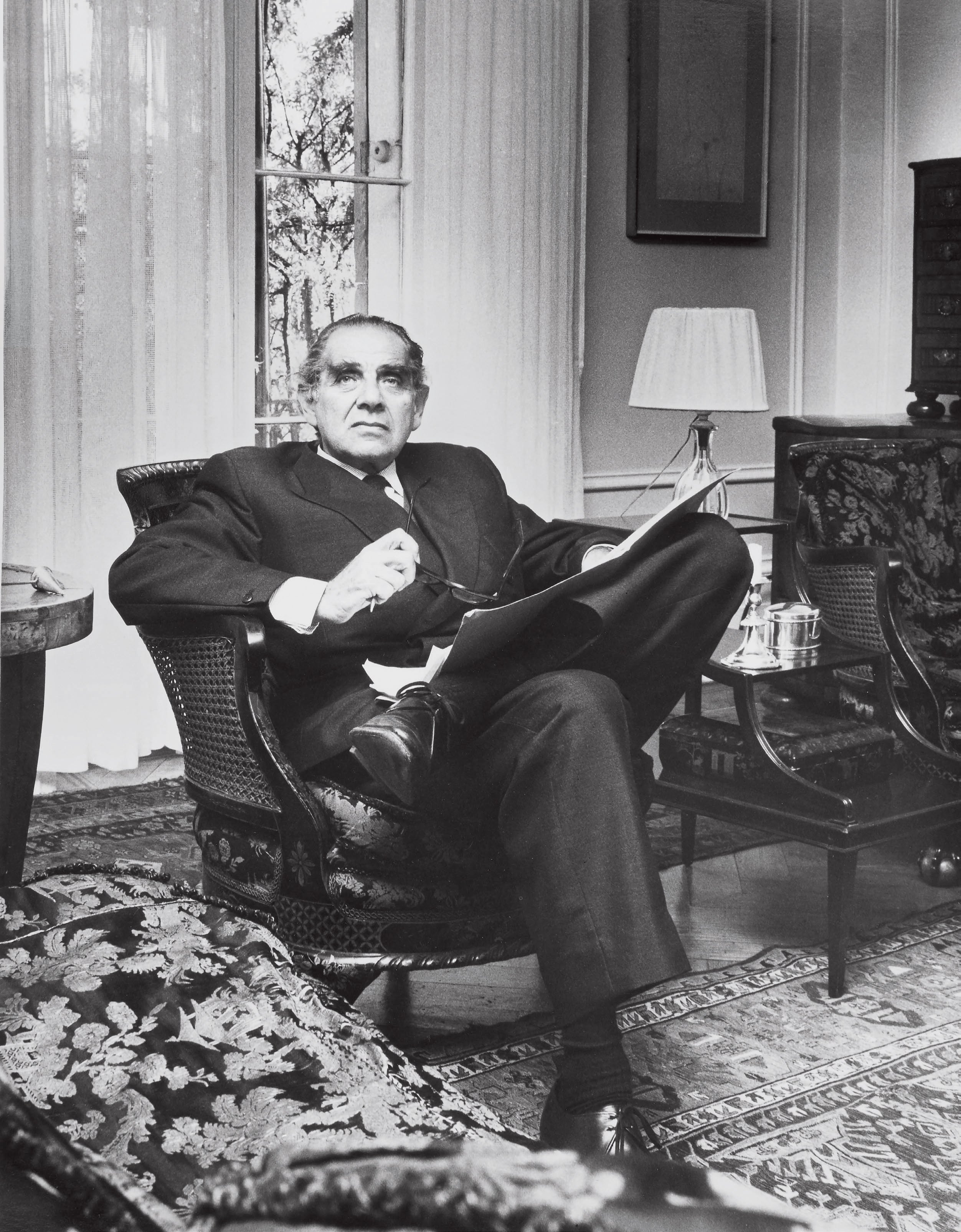 Walter Neurath, at home in Highgate, North London c. 1965-66, Photo Ray Williams. Courtsey the Neurath family.  