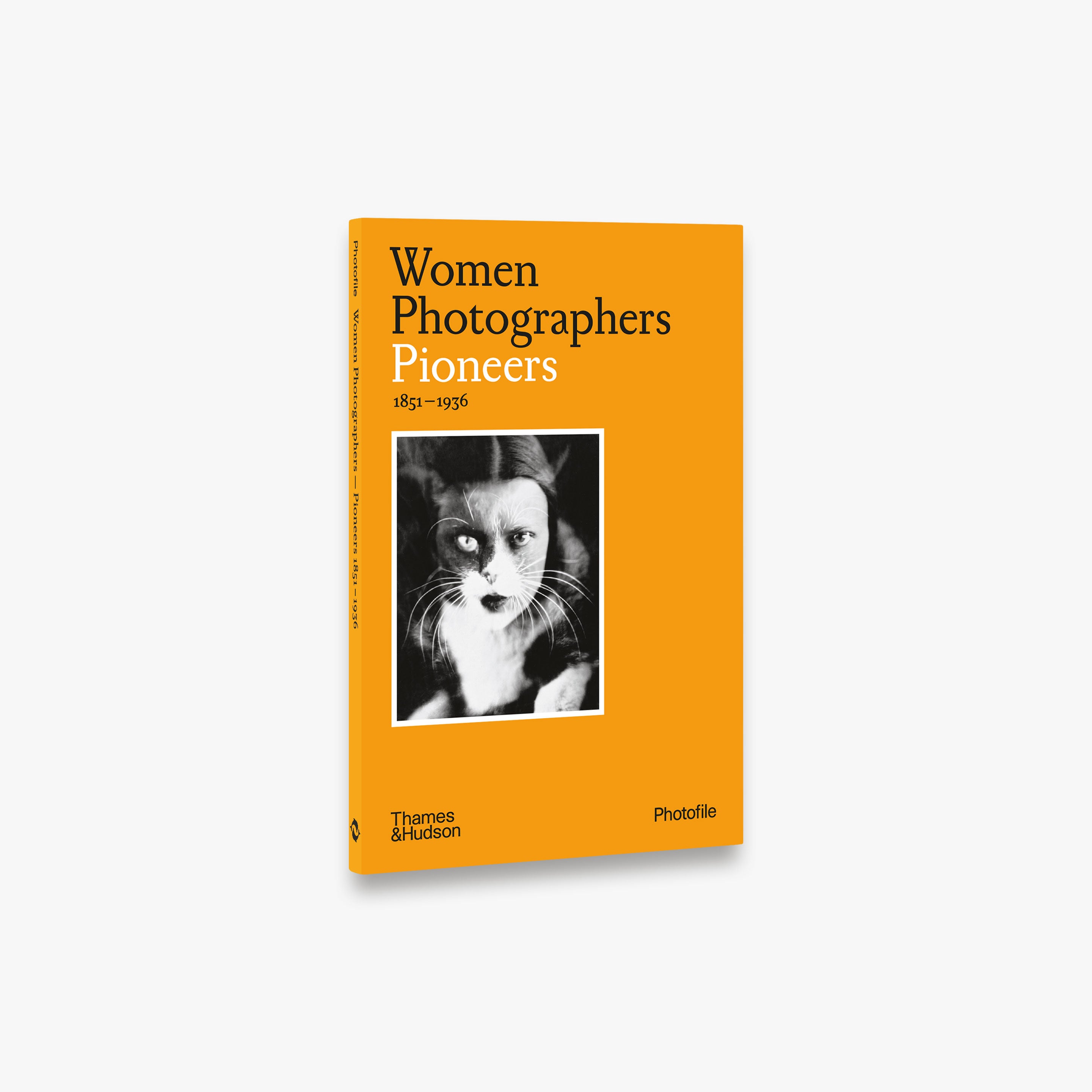 Women Photographers: Pioneers (Photofile)